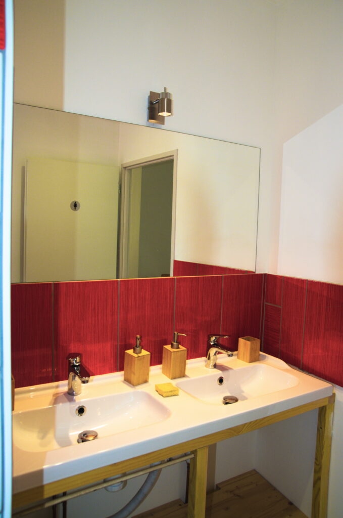 Salle de bain rouge - Lavabo